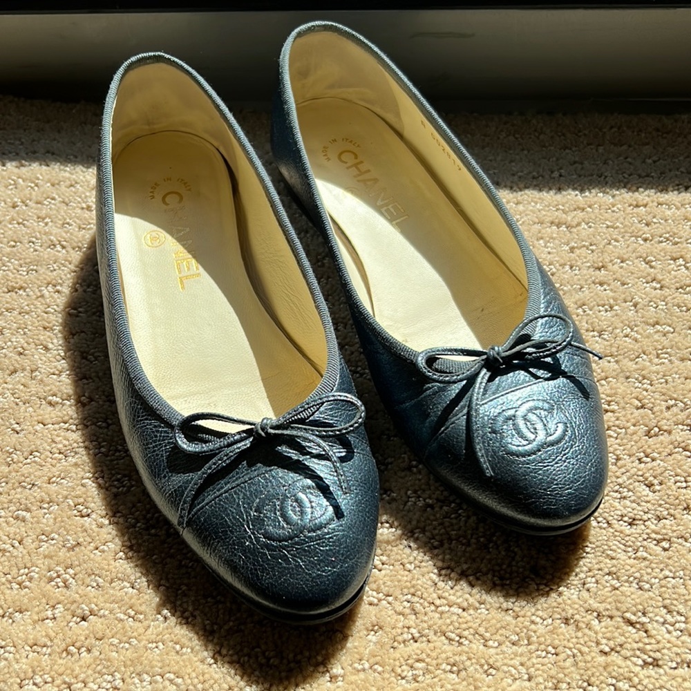 Chanel pewter cap toe ballet flats